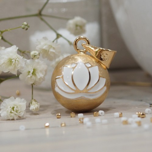 Bola Fleur de lotus émaillée dépoli Blanc plaqué or jaune